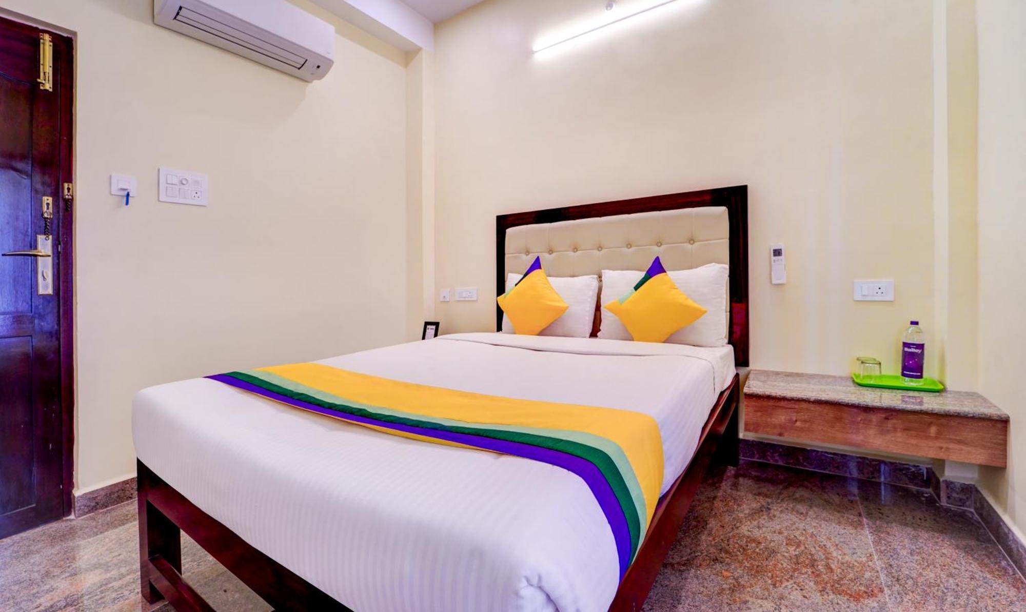 Itsy Hotels Prakasam Residency بونديتْشيري المظهر الخارجي الصورة