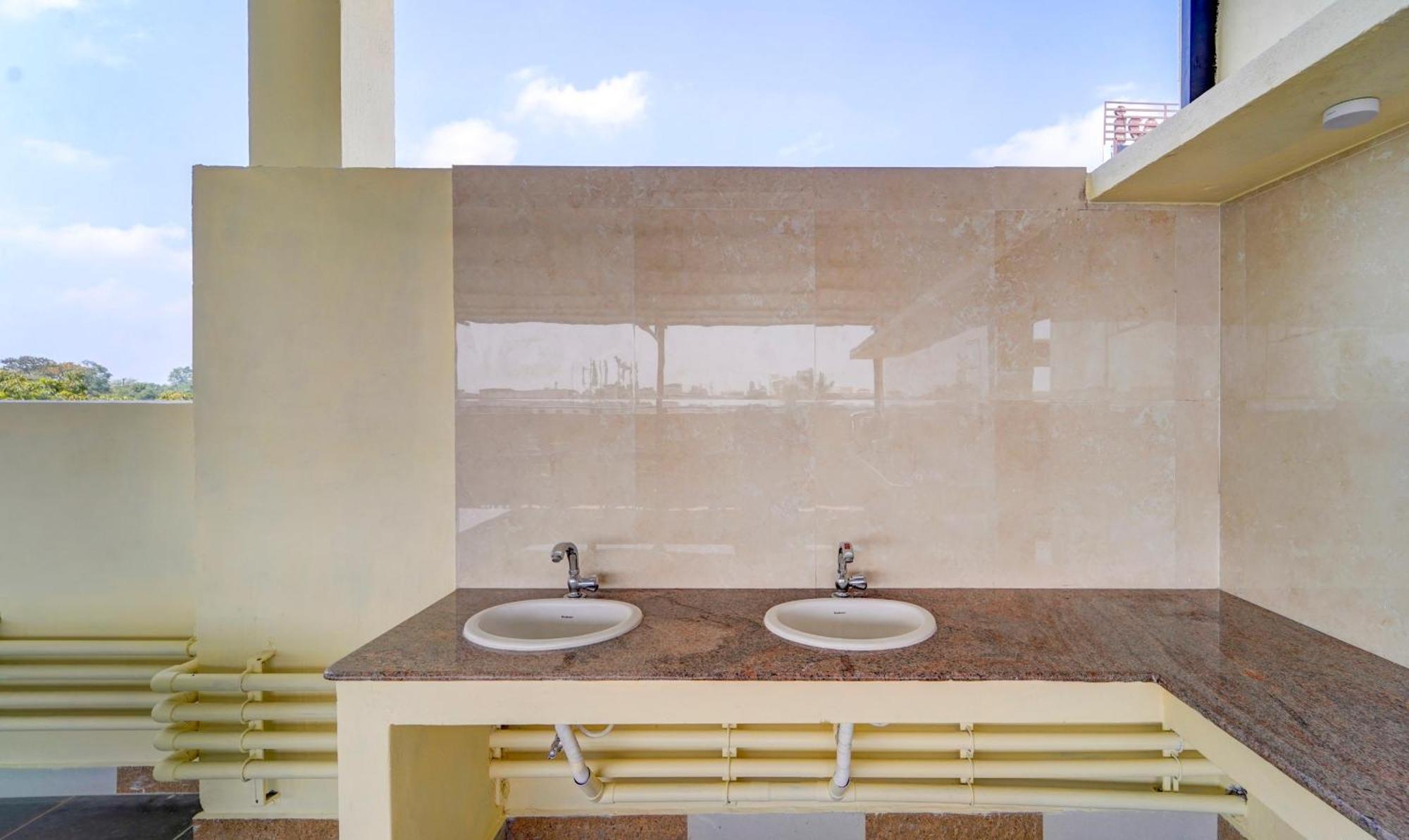 Itsy Hotels Prakasam Residency بونديتْشيري المظهر الخارجي الصورة